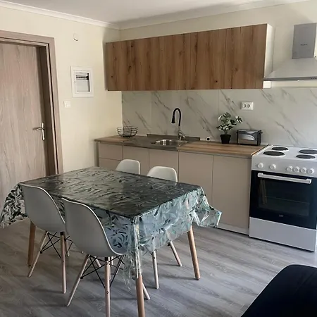 Britshouse * Naousa (Imathia)